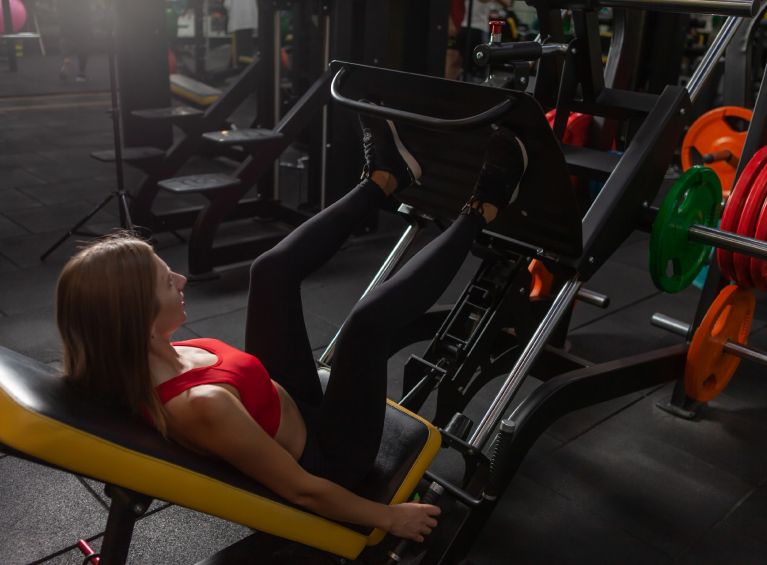 Beinpresse Training im Fitnessstudio